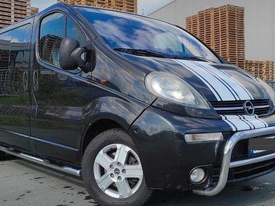 Schwarz Gebraucht 2003 Opel Vivaro Van / Kleinbus | 6.499 € (Teuer)