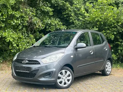 Gebraucht Hyundai i10 69 PS (50 kW) 2013 Grau Kleinwagen
