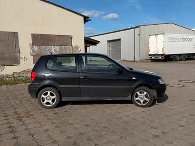 Second-hand VW Polo 75 CP (55 kW) 2000 Negru Hatchback