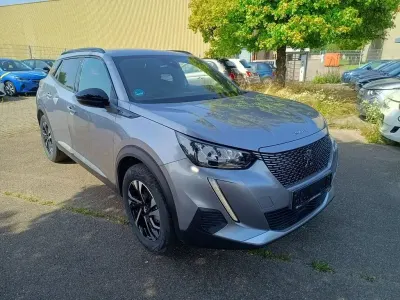 Gebraucht Peugeot e-2008 Allure 100 kW (136 PS) 2023 Silber SUV