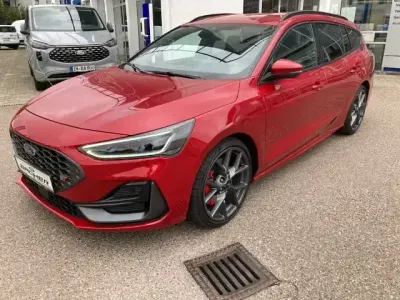 Używany Ford Focus ST 280 KM (205 kW) 2023 Czerwony Kombi