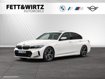Gebraucht BMW 330e M Sport 292 PS (214 kW) 2025 Mineralweiss metallic Limousine
