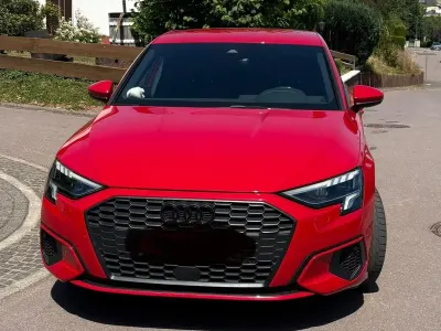 Gebraucht Audi A3 116 PS (85 kW) 2022 Rot Limousine