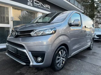 Gebraucht Toyota Proace Verso Team 144 PS (105 kW) 2023 Silber Kombi