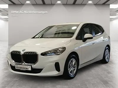 Gebraucht BMW 225 Active Tourer 245 PS (180 kW) 2023 Weiß Van / Kleinbus