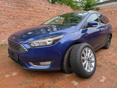 Käytetty Ford Focus Titanium 150 HP (110 kW) 2017 Sininen Farmari