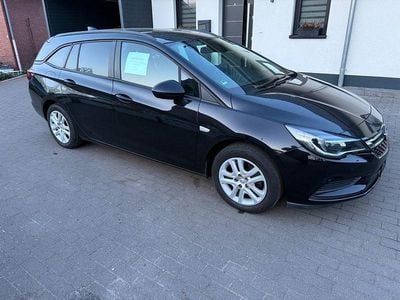 Gebraucht Opel Astra Edition 125 PS (91 kW) 2018 Schwarz Kombi