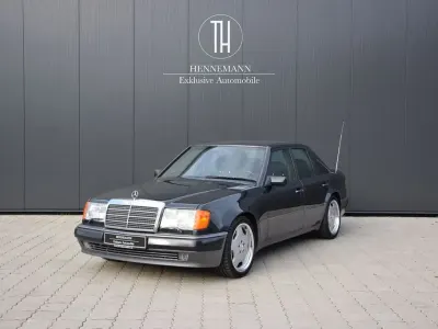 Używany Mercedes E500 320 KM (235 kW) 1992 Czarny Sedan/Limuzyna