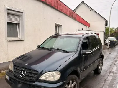Gebraucht Mercedes ML270 163 PS (119 kW) 2002 Blau SUV