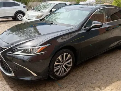 Gebraucht Lexus ES300 Business Edition 242 PS (177 kW) 2020 Schwarz Limousine