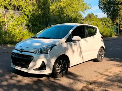Gebraucht Hyundai i10 67 PS (49 kW) 2017 Weiß Kleinwagen