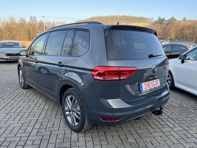Neu VW Touran Comfortline 150 PS (110 kW) 2026 Grau Van / Kleinbus