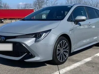 Begagnad Toyota Corolla Team 122 HK (89 kW) 2021 Grå Kombi