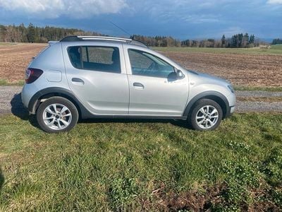 Gebraucht Dacia Sandero Stepway 90 PS (66 kW) 2015 Silber Kombi
