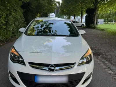 Gebraucht Opel Astra 150 PS (110 kW) 2012 Weiß Kleinwagen