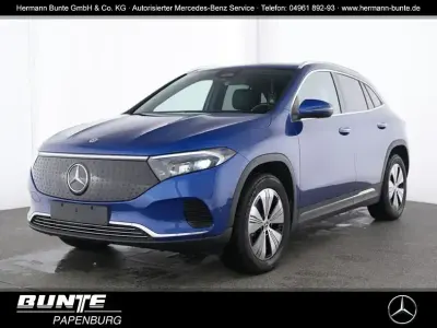 Używany Mercedes EQA300 167 kW (228 KM) 2024 Niebieski SUV