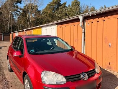 Gebraucht VW Golf V 101 PS (74 kW) 2004 Rot Kleinwagen
