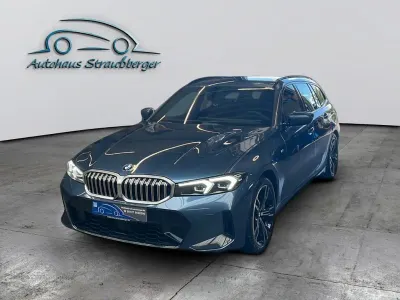 Gebraucht BMW 330 M Sport 245 PS (180 kW) 2025 Arctic race blue Kombi