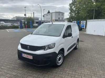 Gebraucht Peugeot Partner Premium 102 PS (75 kW) 2023 Lackierung weiss icy/typ Van / Kleinbus