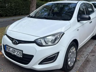Gebraucht Hyundai i20 Classic 86 PS (63 kW) 2014 Weiß Kleinwagen
