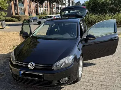 Gebraucht VW Golf VI Team 105 PS (77 kW) 2011 Schwarz Kleinwagen