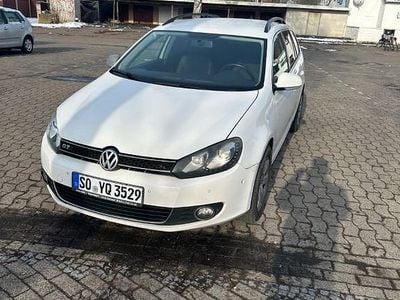Gebraucht VW Golf VI Comfortline 105 PS (77 kW) 2011 Weiß Kleinwagen