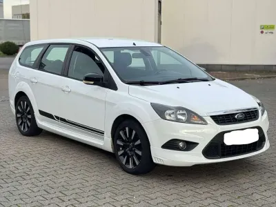 Gebraucht Ford Focus 125 PS (91 kW) 2011 Weiß Kombi