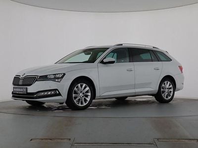 Moonweiss metallic Gebraucht 2022 Skoda Superb Style Kombi | 21.889 € (Superpreis)