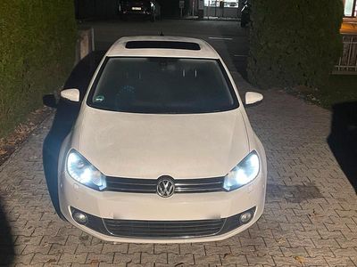 Gebraucht VW Golf VI 140 PS (102 kW) 2011 Weiß Kleinwagen