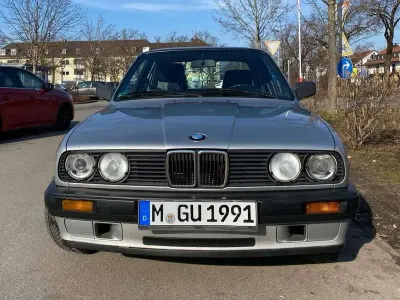 Gebraucht BMW 318 113 PS (83 kW) 1991 Silber Limousine