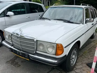 Gebraucht Mercedes 240 72 PS (52 kW) 1982 Weiß Kombi