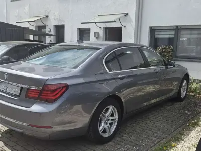 Gebraucht BMW 730L 258 PS (189 kW) 2015 Grau Limousine