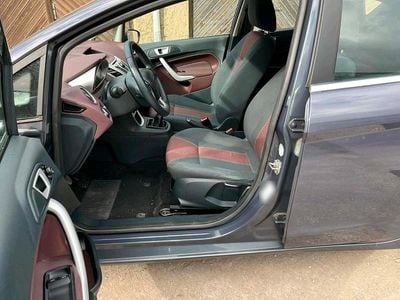 Usata Ford Fiesta 90 CV (66 kW) 2012 Blu Station wagon