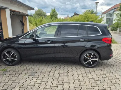 Gebraucht BMW 218 Gran Tourer Luxury Line 150 PS (110 kW) 2018 Schwarz Van / Kleinbus