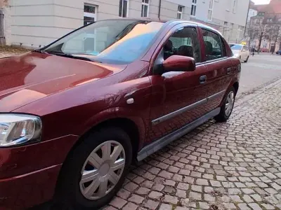 Używany Opel Astra 101 KM (74 kW) 2000 Czerwony Sedan/Limuzyna