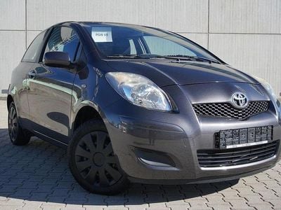 Usado Toyota Yaris 69 HP (50 kW) 2011 Cinzento Citadino