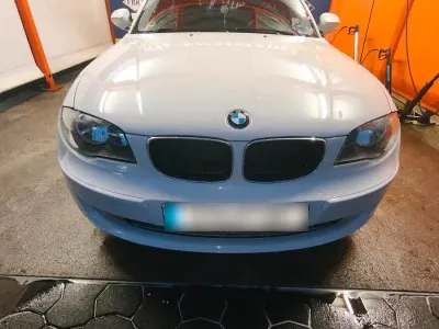 Gebraucht BMW 116 116 PS (85 kW) 2011 Weiß Kleinwagen