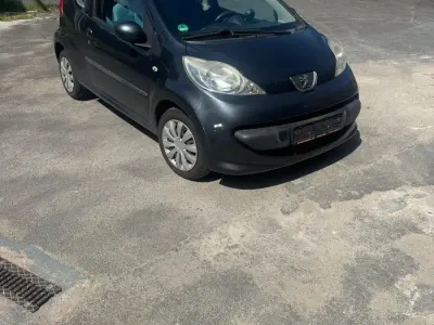 Gebraucht Peugeot 107 68 PS (50 kW) 2008 Schwarz Kleinwagen