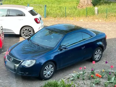 Gebraucht VW Eos 140 PS (102 kW) 2010 Blau Cabrio