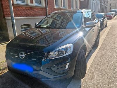 Second-hand Volvo XC60 R-Design 305 CP (224 kW) 2015 Negru SUV