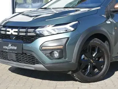 Gebraucht Dacia Jogger Extreme 110 PS (80 kW) 2024 Grün Van / Kleinbus