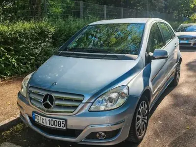 Gebraucht Mercedes B200 136 PS (100 kW) 2009 Blau Van / Kleinbus