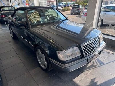 Gebraucht Mercedes E220 150 PS (110 kW) 1997 Schwarz Cabrio