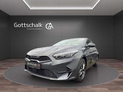 Neu Kia Ceed Style 140 PS (102 kW) 2025 Pentametal metallic Kleinwagen