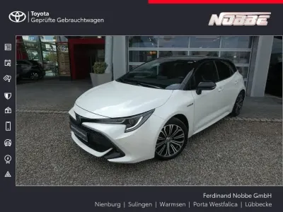 Gebraucht Toyota Corolla Team 122 PS (89 kW) 2020 Novaweiß perleffekt/schwarz Limousine