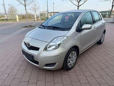 Gebraucht Toyota Yaris Sol 90 PS (66 kW) 2009 Silky gold mica metallic Kleinwagen