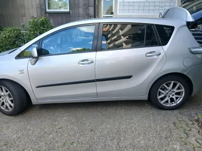 Gebraucht Toyota Verso 150 PS (110 kW) 2010 Grau Van / Kleinbus