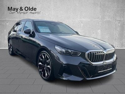Grau Gebraucht 2025 BMW 520 Performance Kombi | 47.490 € (Superpreis)