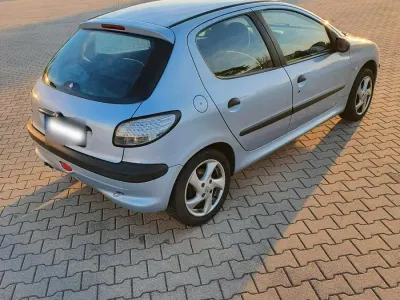 Gebraucht Peugeot 206 109 PS (80 kW) 2003 Silber Kleinwagen