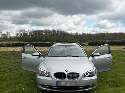 Begagnad BMW 523 190 HK (139 kW) 2009 Silver Kombi